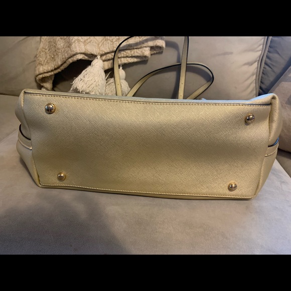 Sondra Roberts large gold tote with removal clutch. - Picture 6 of 7